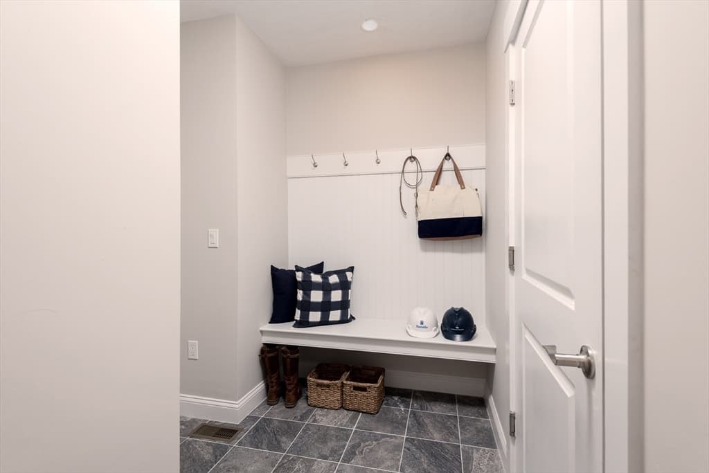 Condominium at 49 Keyhole Circle # 1, Plymouth MA 02360, Plymouth, photo 15 of 23