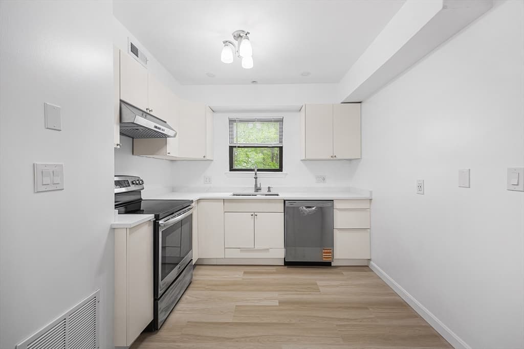 Condominium at 8 Jackson St # C4, Quincy MA 02169, photo 7 of 26