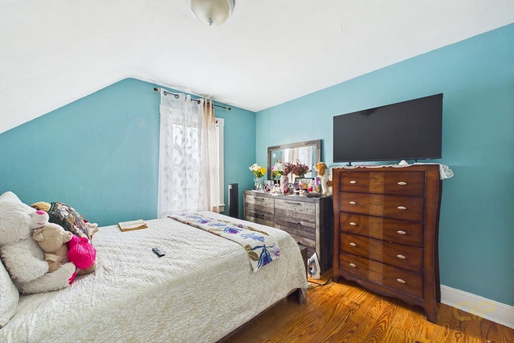 Single Family Residence at 34 Sherman St, New Bedford MA 02740, photo 7 of 19