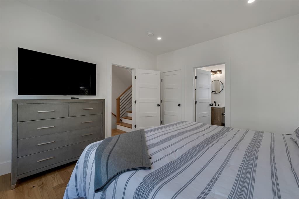 22 Harvard St, Somerville MA 02143 photo 35