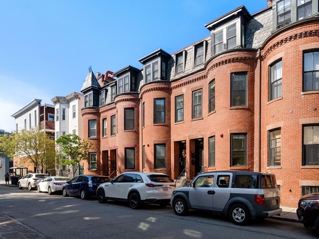 209 Green # 1, Cambridge MA 02139