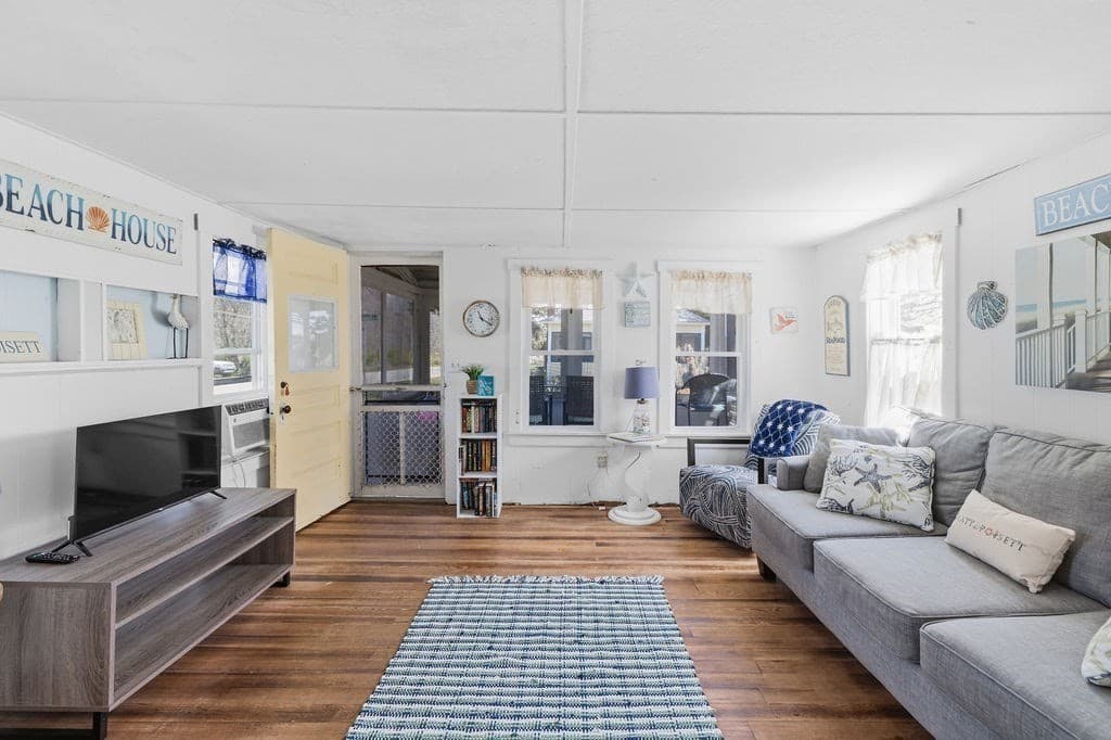 Single Family Residence at 17 Island St, Mattapoisett MA 02739, Mattapoisett, photo 10 of 29