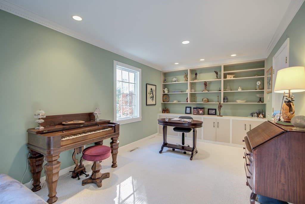 Single Family Residence at 186 Tanglewood Drive, Longmeadow MA 01106, photo 27 of 42
