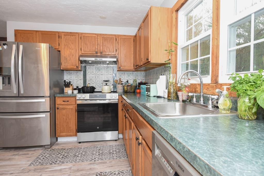 Single Family Residence at 325 River Street, Halifax MA 02338, Halifax, photo 6 of 41