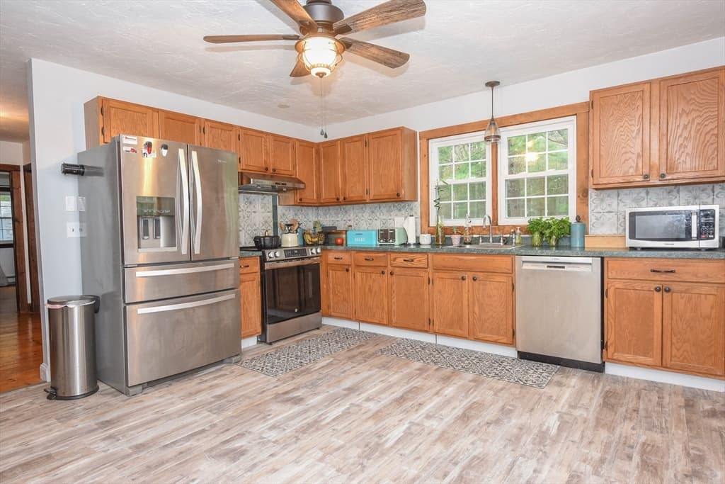 Single Family Residence at 325 River Street, Halifax MA 02338, Halifax, photo 3 of 41