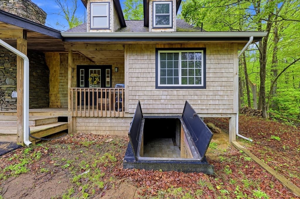 Single Family Residence at 64 S Cottage Rd, Holland MA 01521, photo 27 of 34