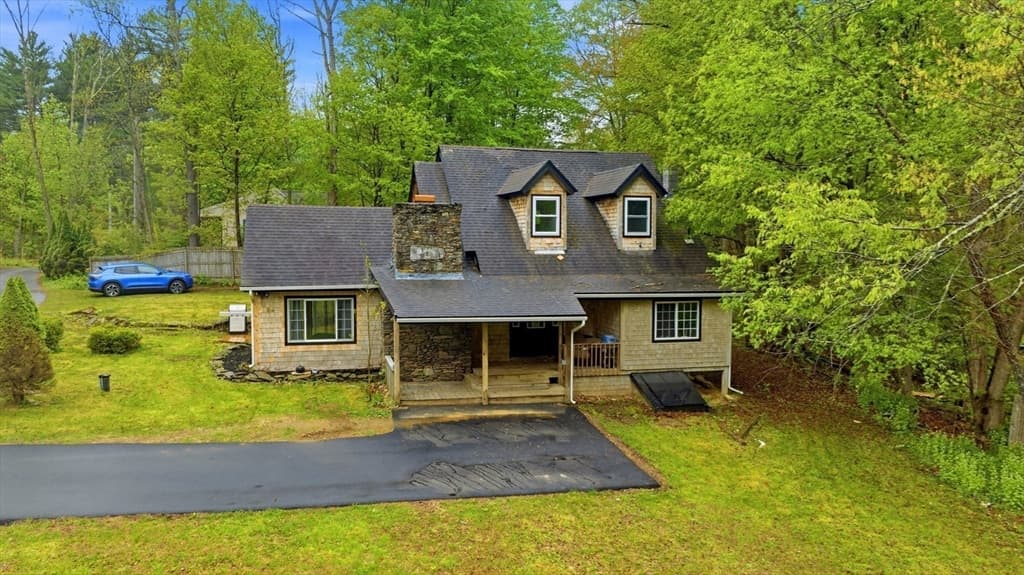 Single Family Residence at 64 S Cottage Rd, Holland MA 01521, photo 2 of 34