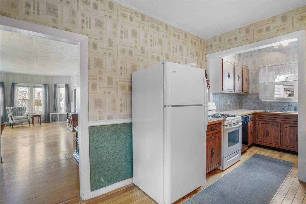 122 S Walker St, Lowell MA 01851 photo 12