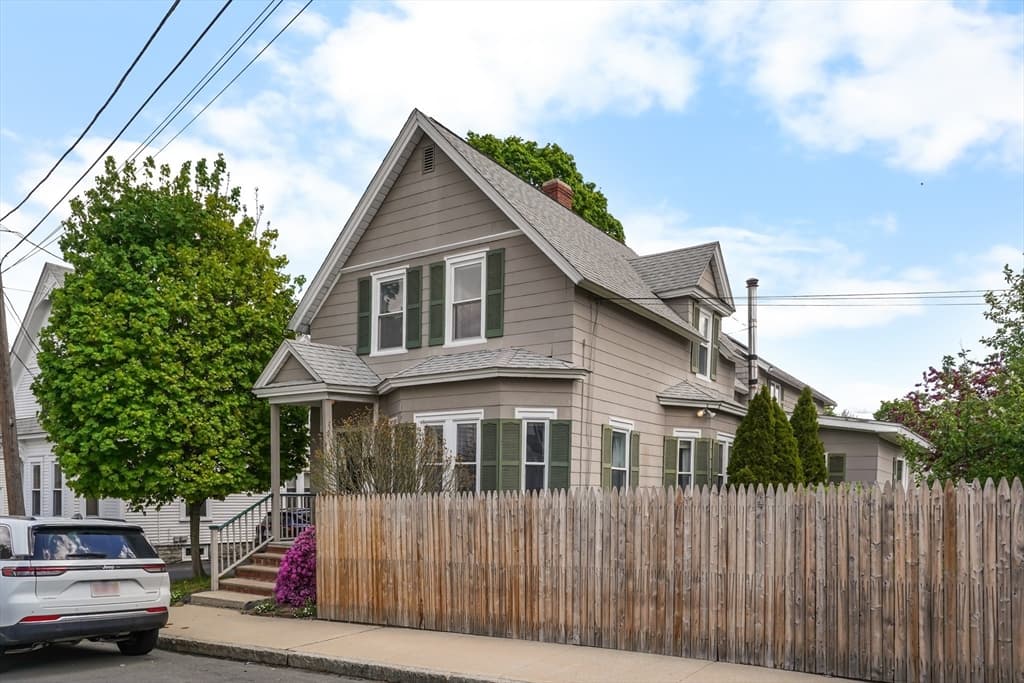122 S Walker St, Lowell MA 01851