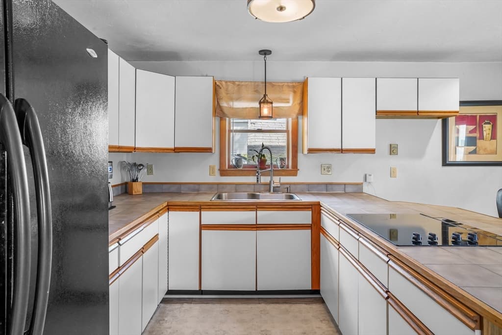 122 S Walker St, Lowell MA 01851 photo 29