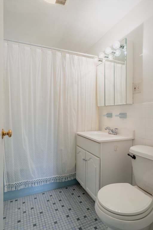 Condominium at 32 Whites Ave, Watertown MA 02472, Watertown, photo 8 of 17