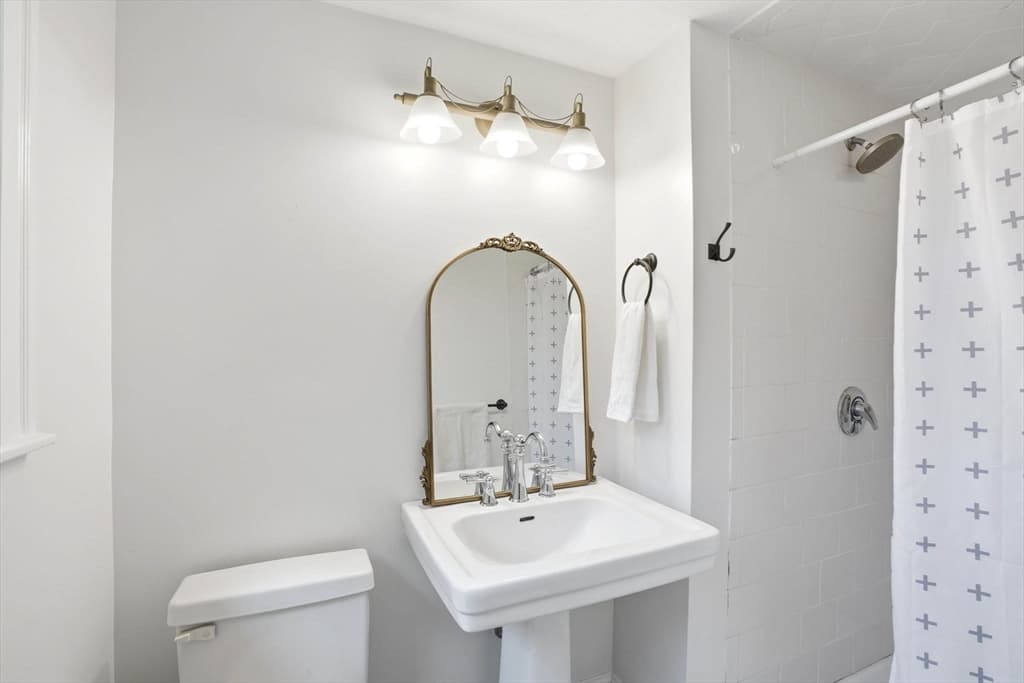 Single Family Residence at 47 Tanglewood Dr, Scituate MA 02066, photo 12 of 28