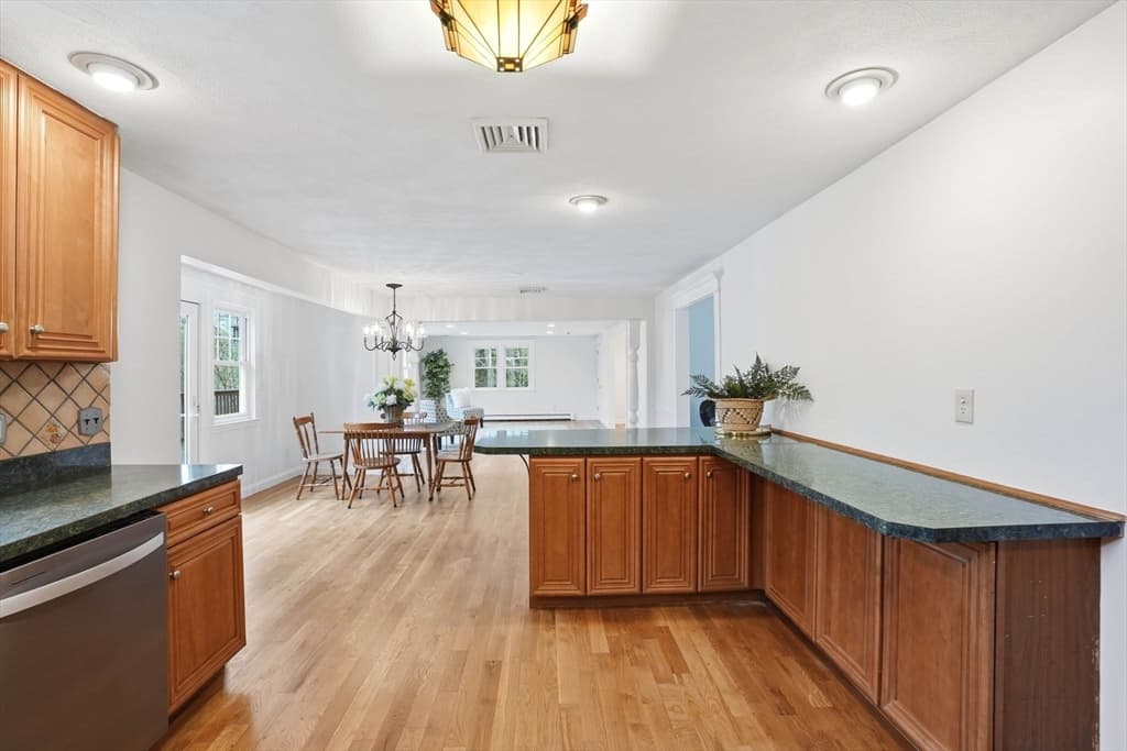 Single Family Residence at 47 Tanglewood Dr, Scituate MA 02066, photo 9 of 28