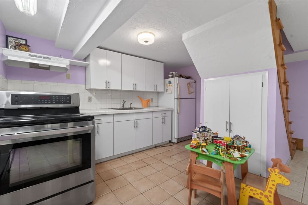 Single Family Residence at 8 Hawthorne St, Watertown MA 02472, photo 29 of 38
