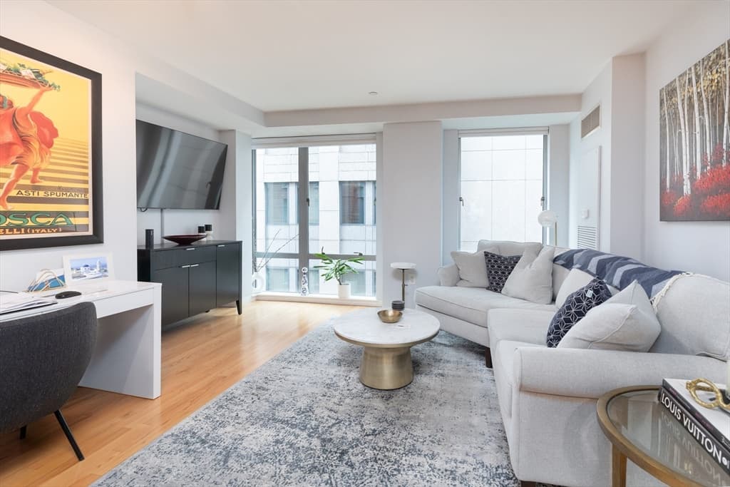 Condominium at 80 Broad St # 706, Boston MA 02110, photo 2 of 14