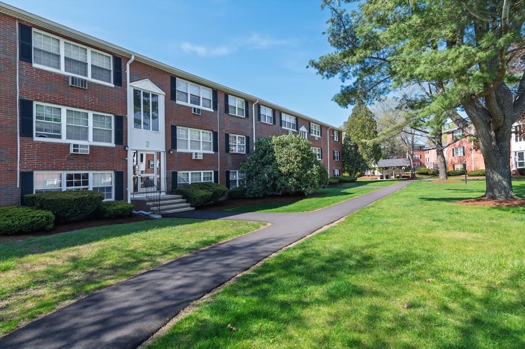2 Tara Dr # 11, Weymouth MA 02188