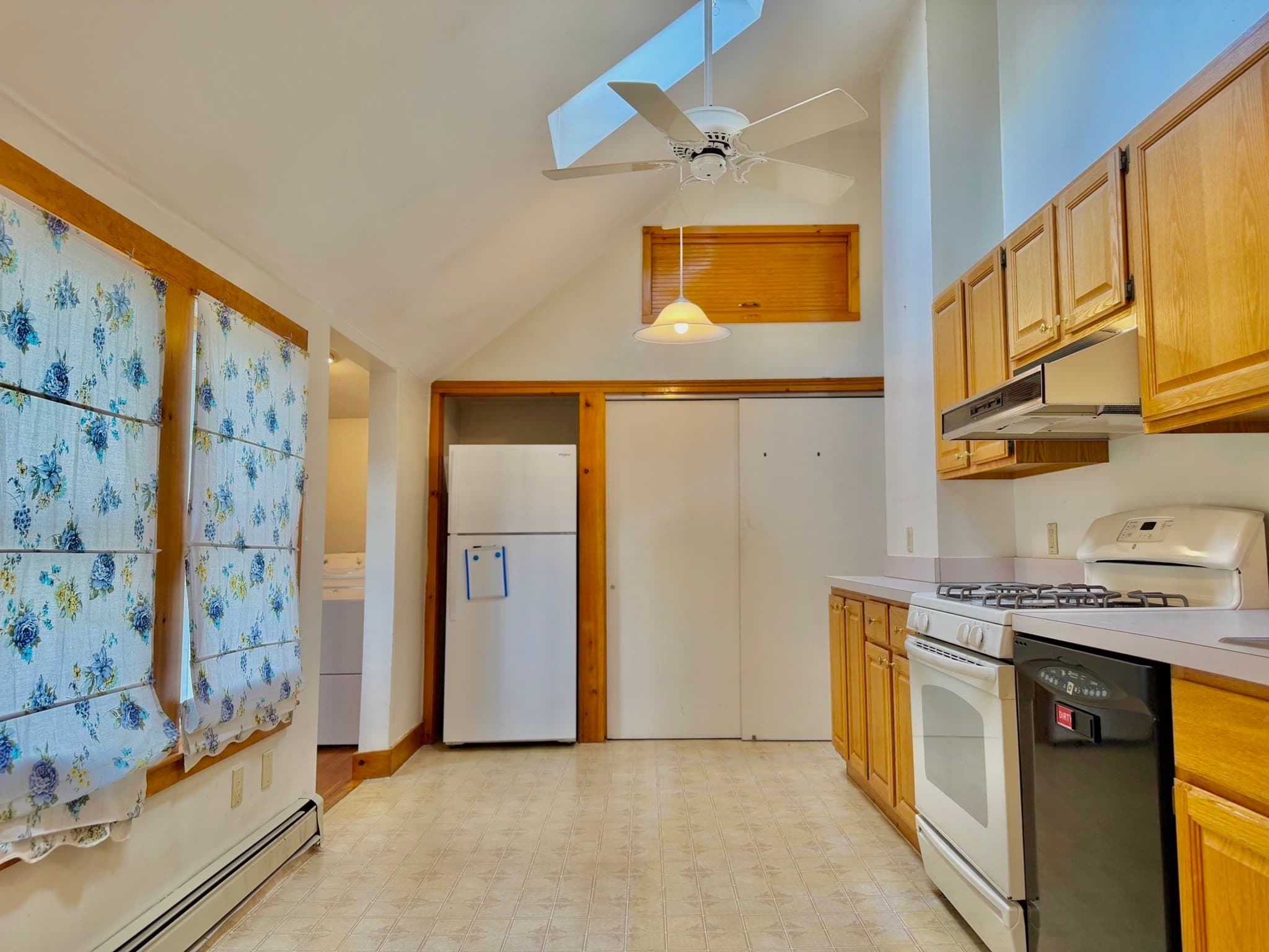 2 Family - 2 Units Up/Down at 652 E 2nd St, Boston MA 02127, photo 17 of 28