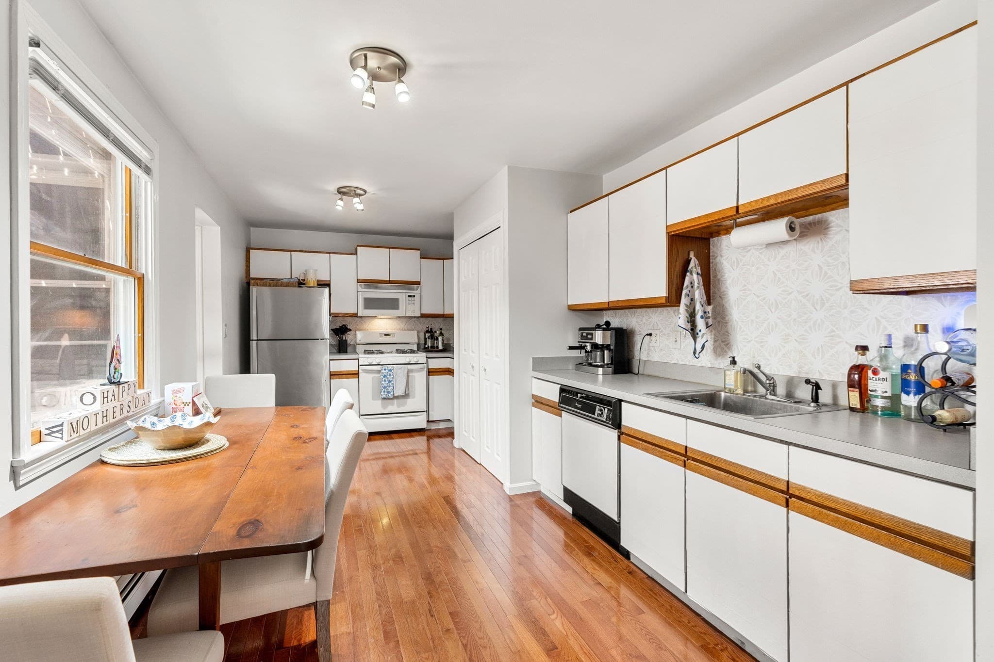 2 Family - 2 Units Up/Down at 652 E 2nd St, Boston MA 02127, photo 9 of 28