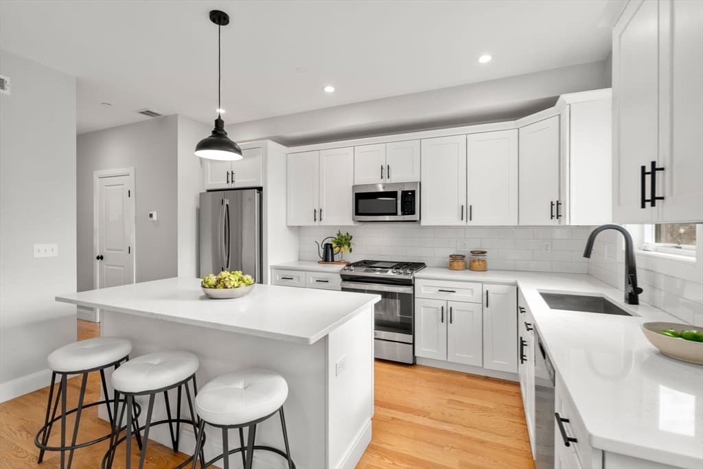 Condominium at 123-125 Centre St, Boston MA 02124, Boston, photo 11 of 41