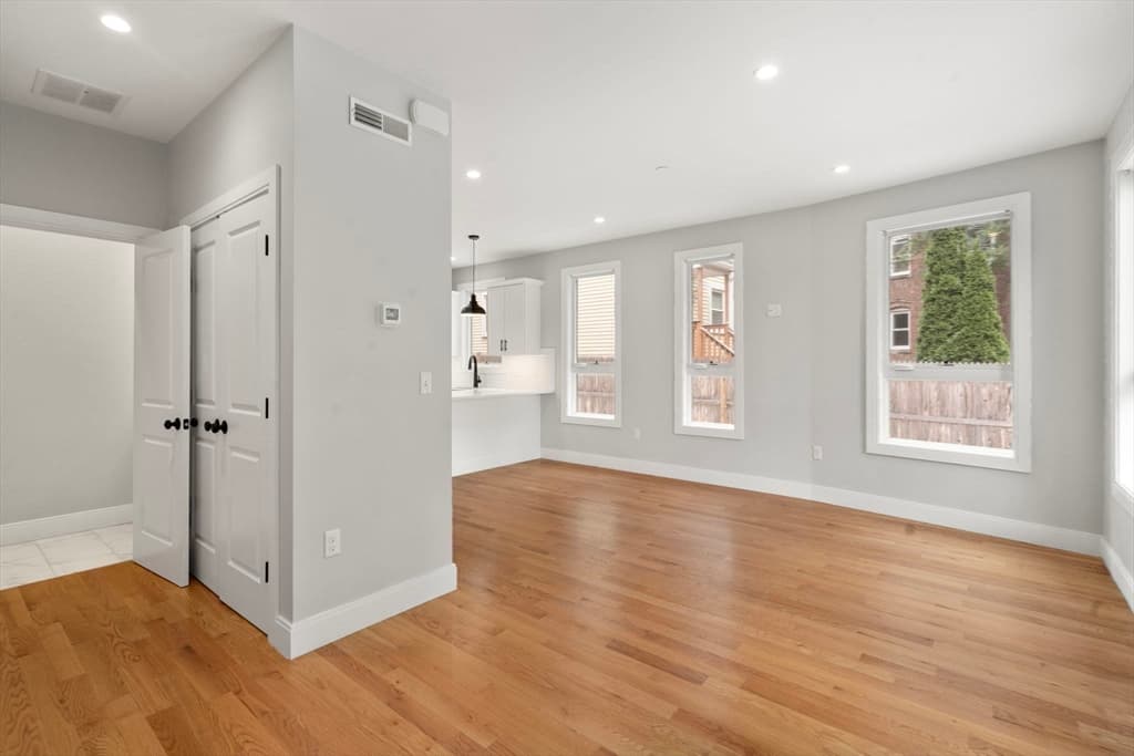 Condominium at 123-125 Centre St, Boston MA 02124, Boston, photo 10 of 38