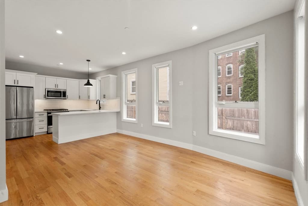 Condominium at 123-125 Centre St, Boston MA 02124, Boston, photo 8 of 38