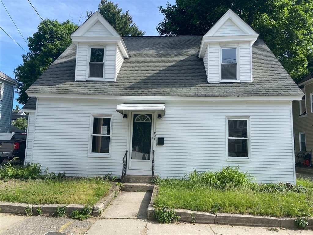 721 Blossom St, Fitchburg MA 01420