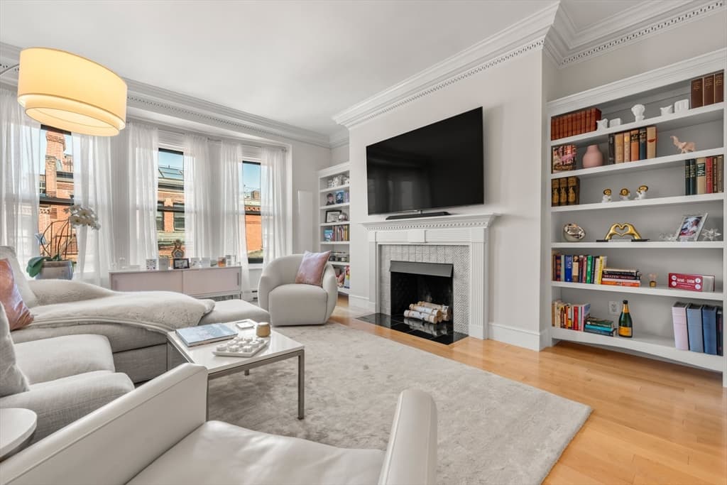 333 Commonwealth Ave # 14, Boston MA 02115
