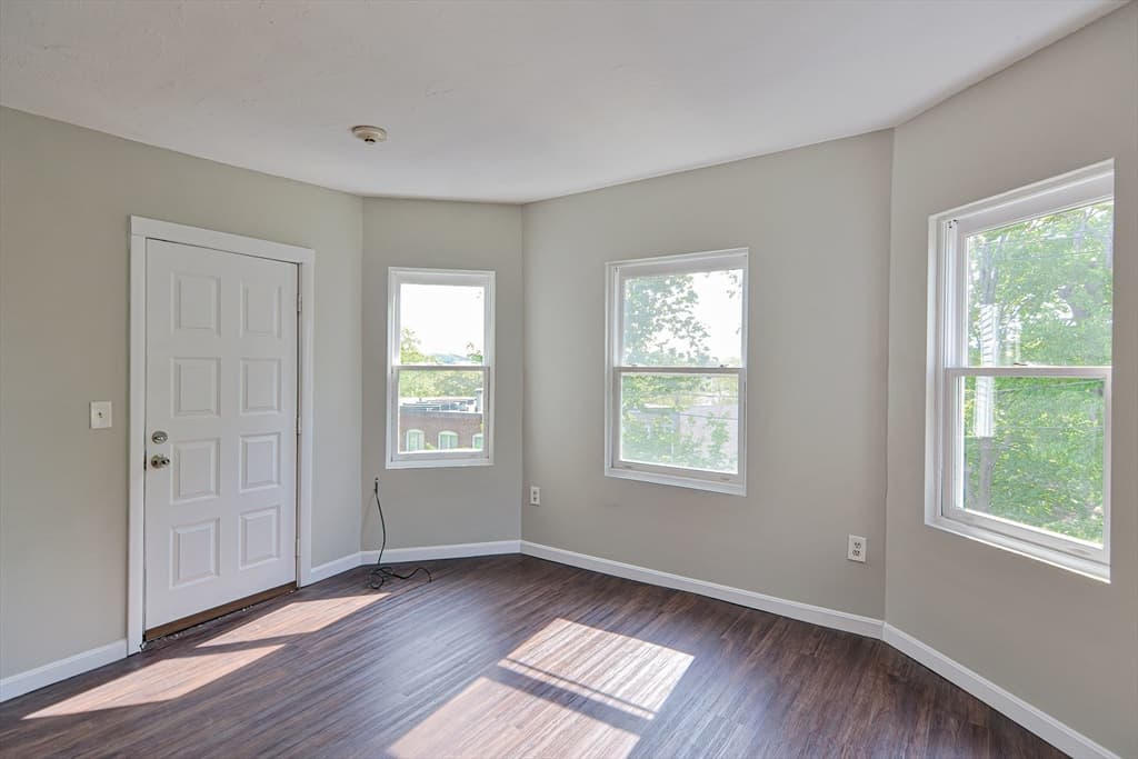28 Prescott St, Leominster MA 01453 photo 2