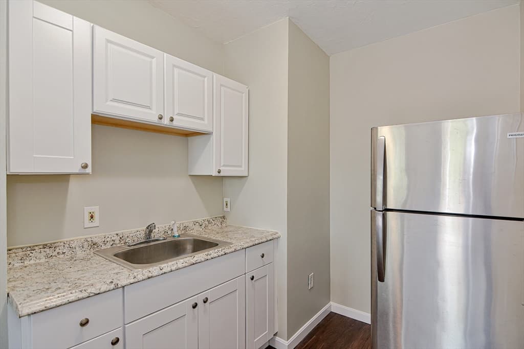 28 Prescott St, Leominster MA 01453 photo 6