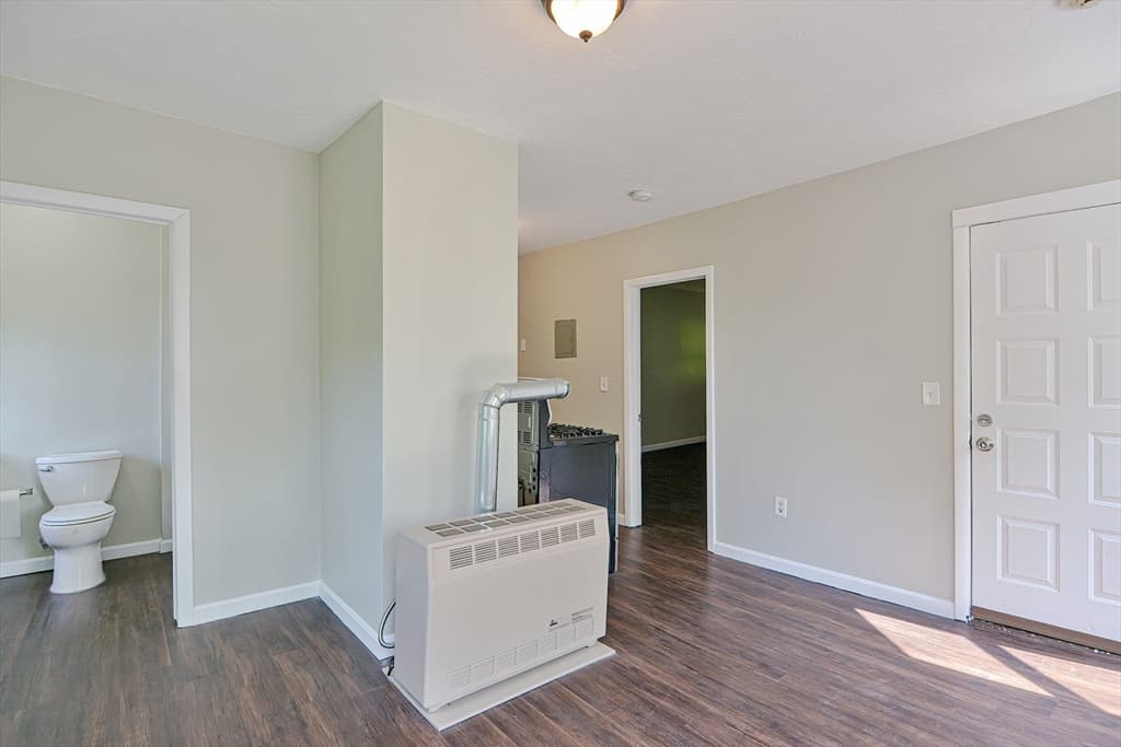 28 Prescott St, Leominster MA 01453 photo 4