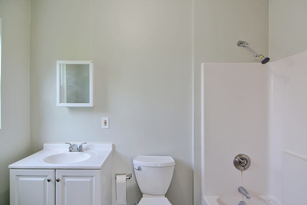 28 Prescott St, Leominster MA 01453 photo 8