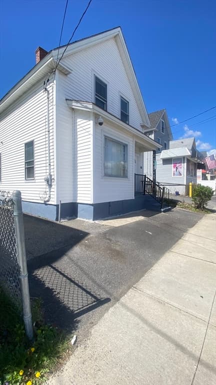 Single Family Residence at 75 Plain St, Lowell MA 01851, photo 4 of 28