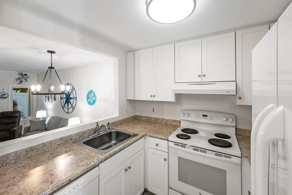 Condominium at 94 Westcliff Dr # 94, Plymouth MA 02360, Plymouth, photo 17 of 42