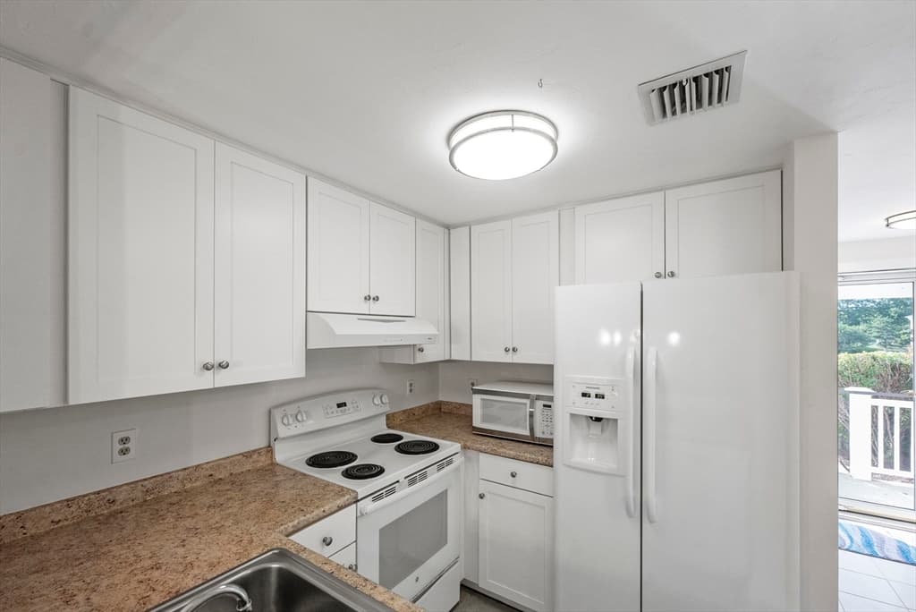 Condominium at 94 Westcliff Dr # 94, Plymouth MA 02360, Plymouth, photo 16 of 42