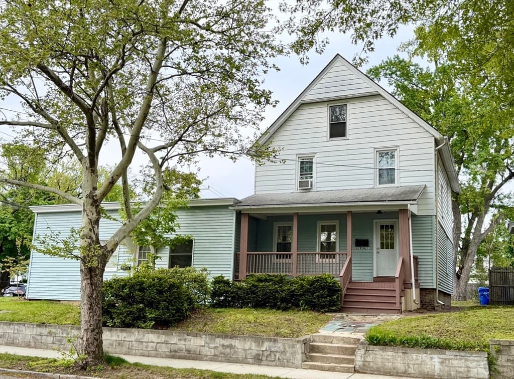 827-831 Armory St, Springfield MA 01107