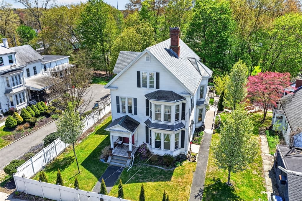 43 Plymouth, Holbrook MA 02343