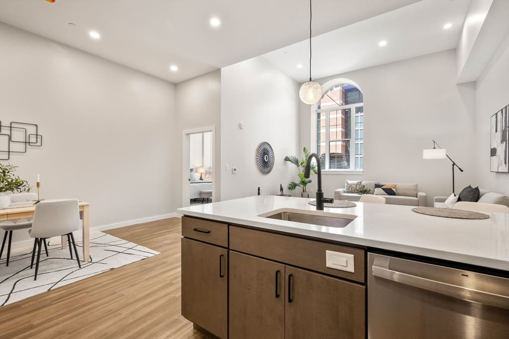 22 Elm St # 302, Worcester MA 01608 photo 7