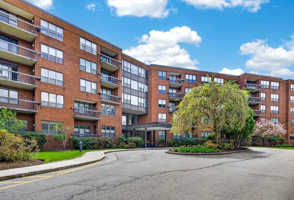 210 Nahanton # 117, Newton MA 02459