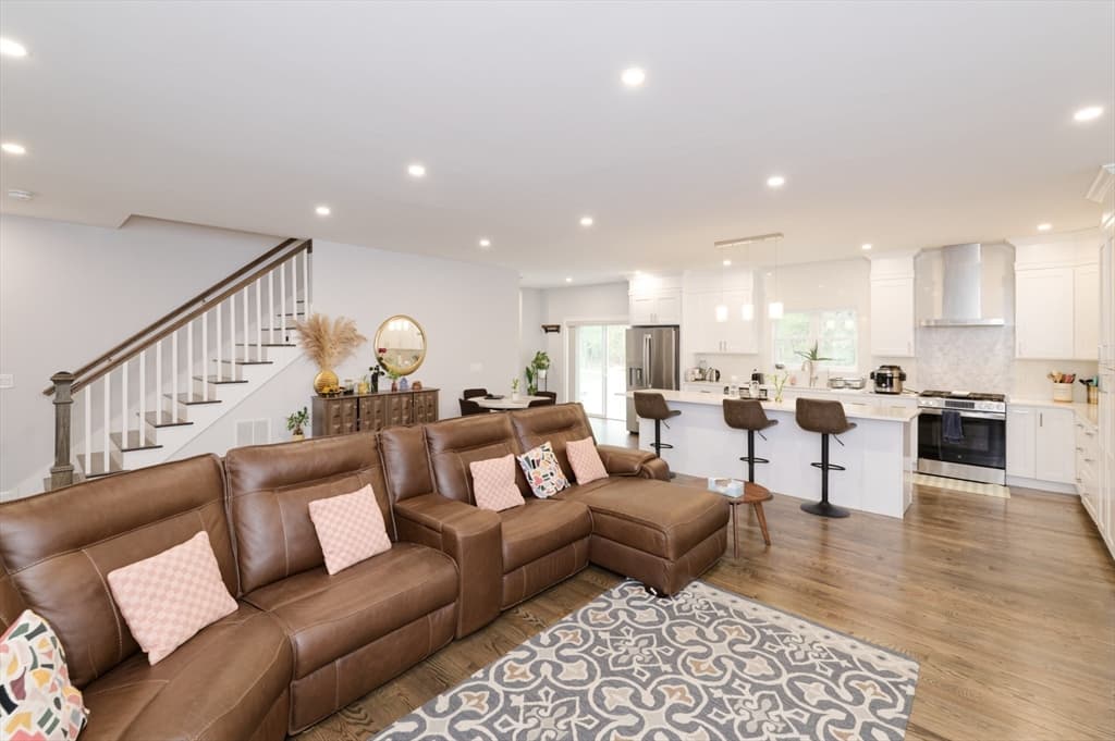 615 Norfolk St, Holliston MA 01746 photo 8