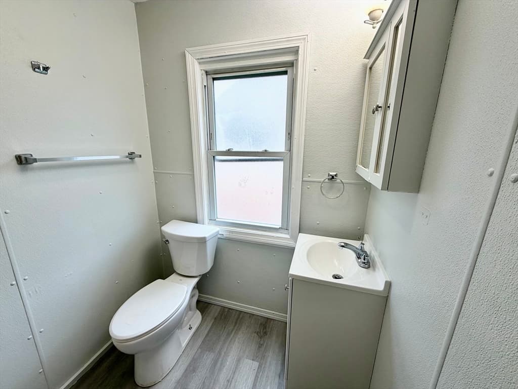27 Loring St, Springfield MA 01105 photo 7