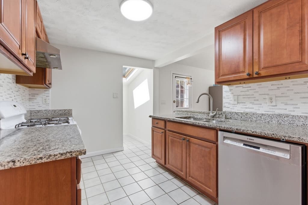 Single Family Residence at 10 Avila Rd, Billerica MA 01821, photo 11 of 31