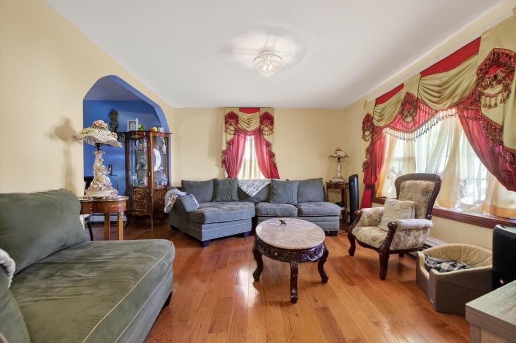 Single Family Residence at 377 Union St, Leominster MA 01453, photo 7 of 37