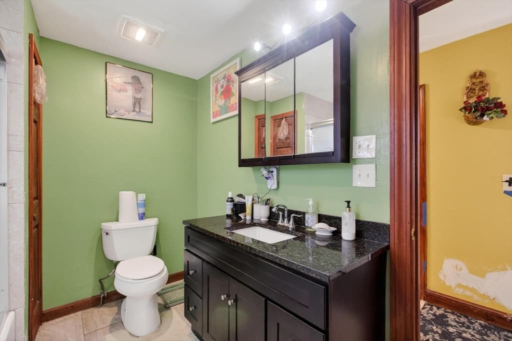 Single Family Residence at 377 Union St, Leominster MA 01453, photo 9 of 37