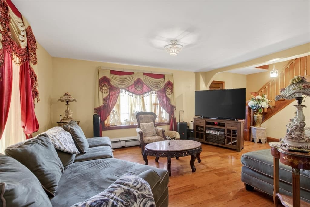 Single Family Residence at 377 Union St, Leominster MA 01453, photo 8 of 37