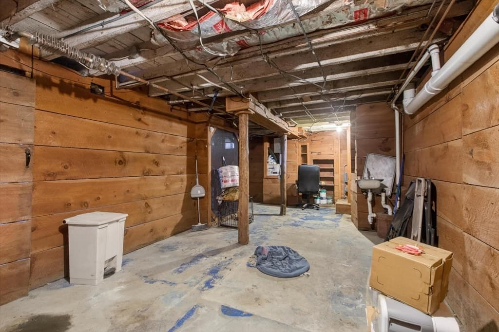 Single Family Residence at 377 Union St, Leominster MA 01453, photo 25 of 37