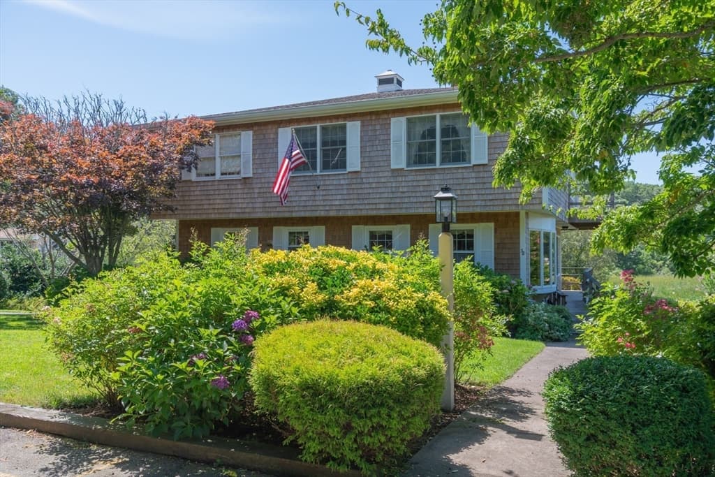 38 Nemasket Rd, Falmouth MA 02540 photo 2