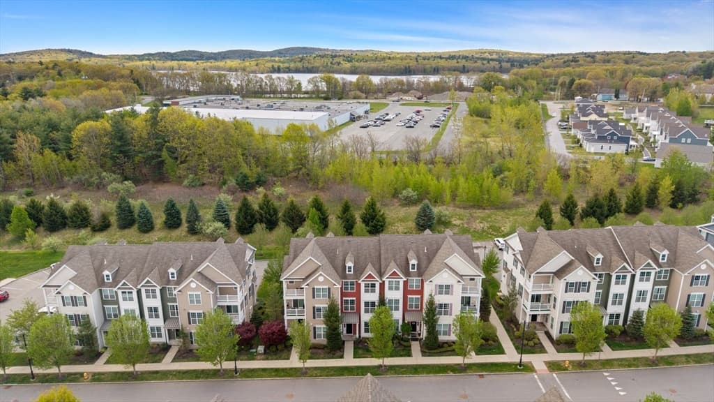 Condominium at 57 Townsend Blvd # 57, Westborough MA 01581, photo 38 of 39