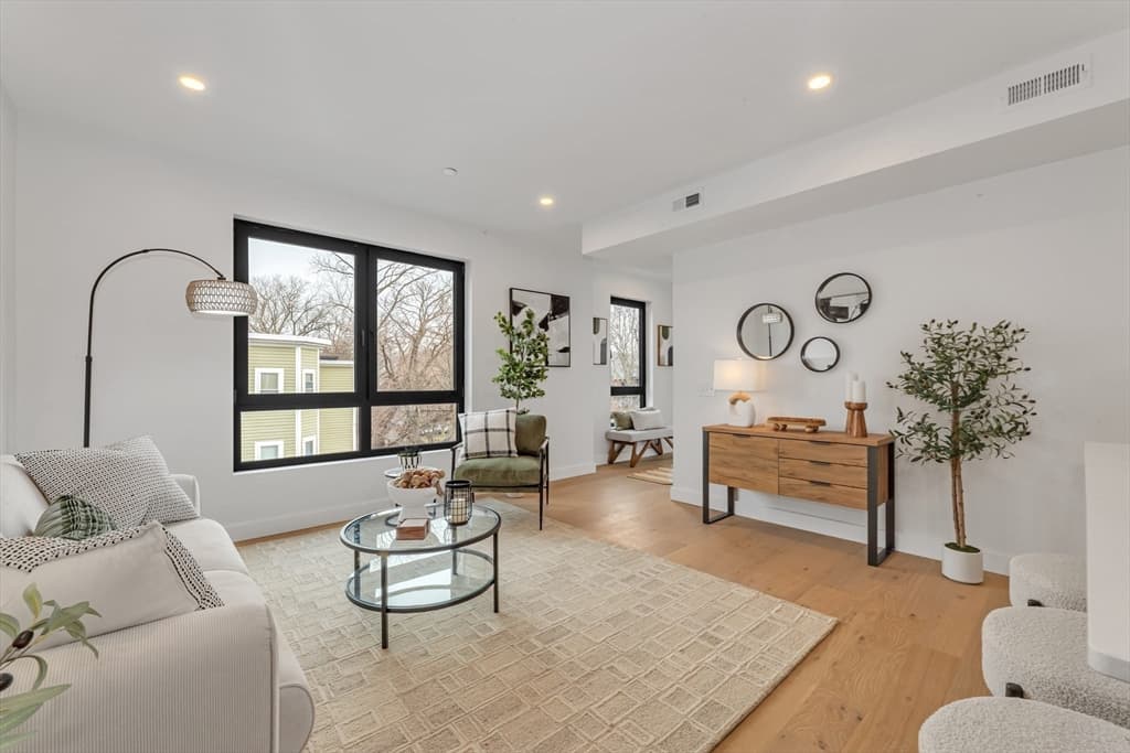 3992 Washington St # 303, Boston MA 02131