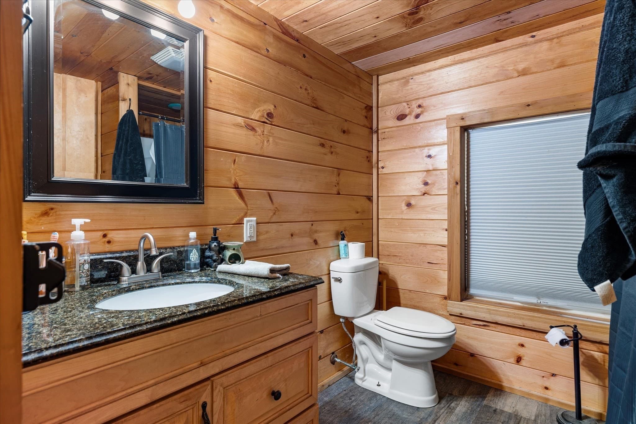 Single Family Residence at 8 Oakwood Rd, Brimfield MA 01010, Brimfield, photo 17 of 35