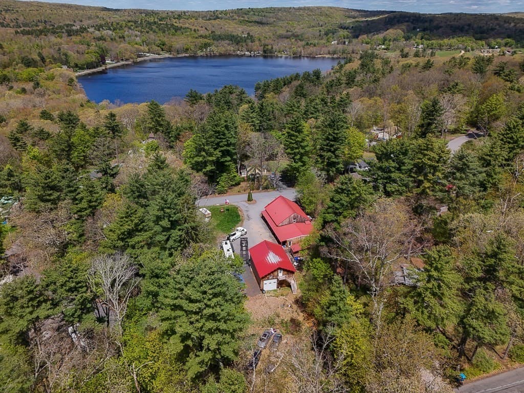 Single Family Residence at 8 Oakwood Rd, Brimfield MA 01010, Brimfield, photo 32 of 35
